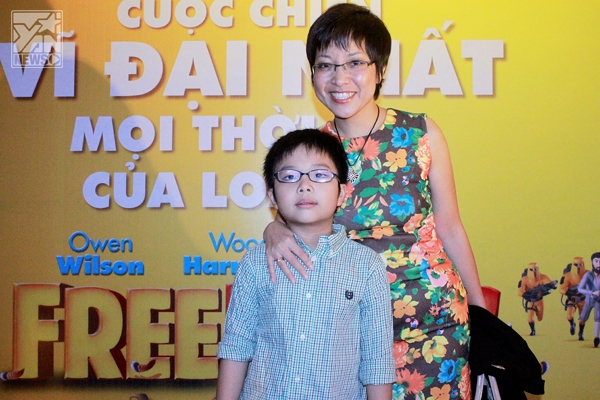 
	
	MC Thảo Vân cũng đưa cậu con trai tới dự buổi ra mắt phim.